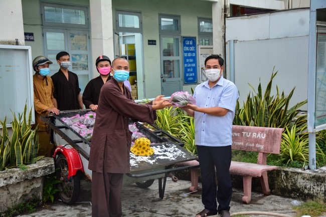 Continuing to support people in need in the Covid-19 pandemic of Hoang Phap Pagoda (series 4)